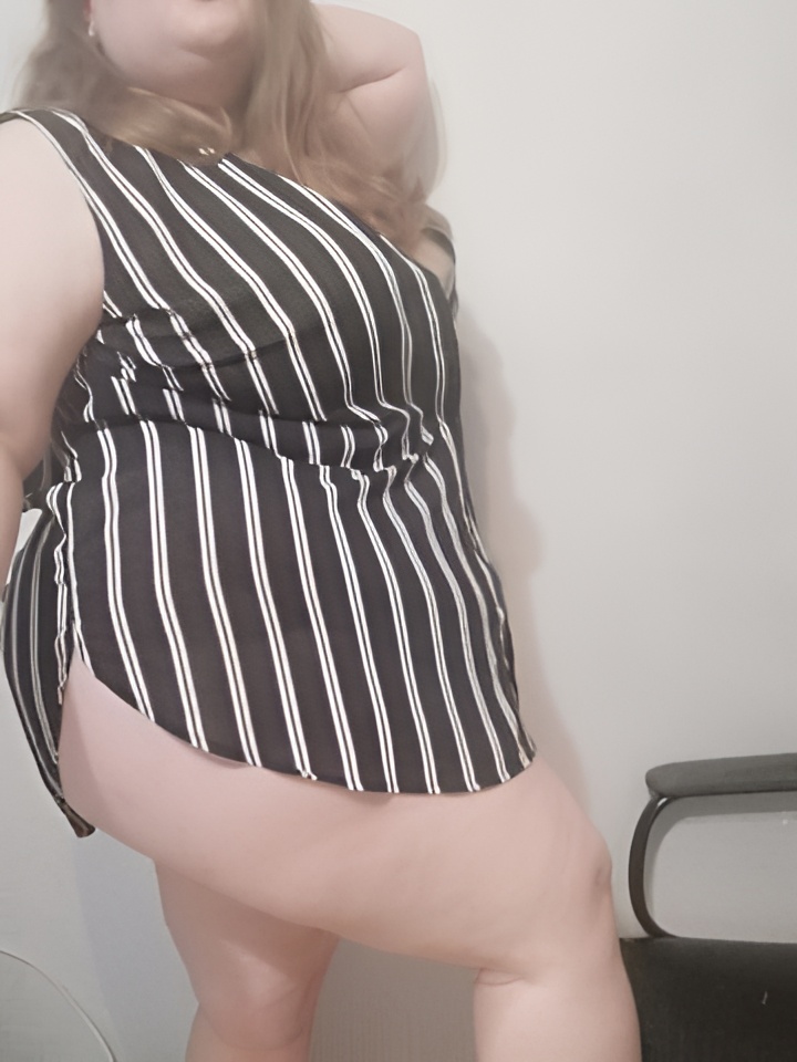 Анюта привлекальеная девушка из Пугачев цена от 2500 руб