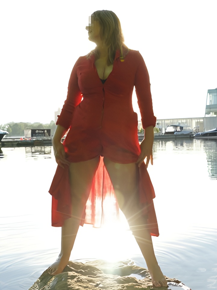 Летиция привлекальеная девушка из Пугачев цена от 1500 руб