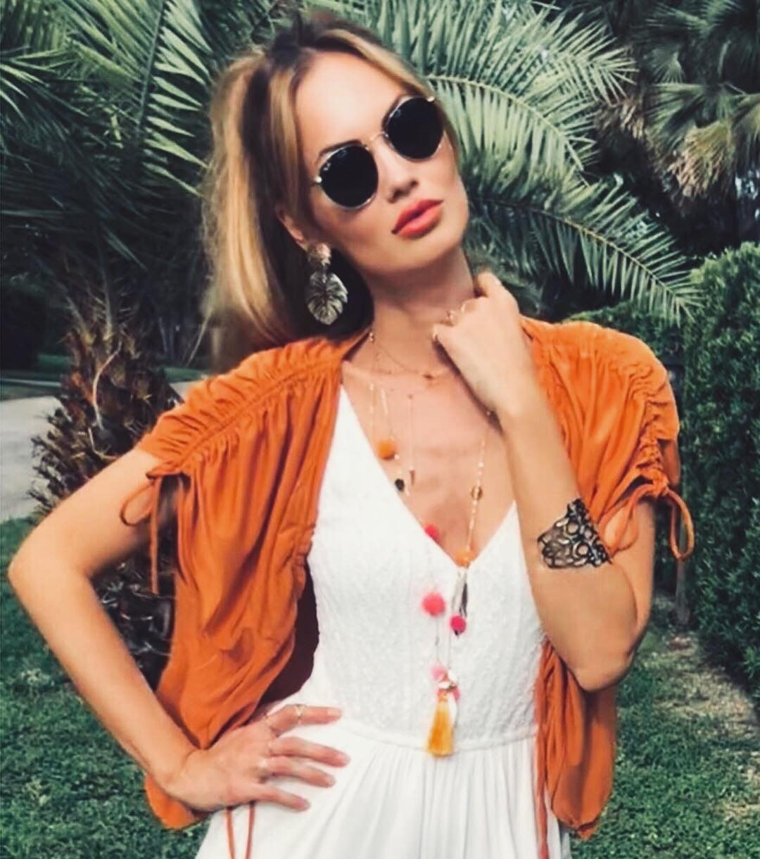 Ольга привлекальеная девушка из Пугачев цена от 3000 руб