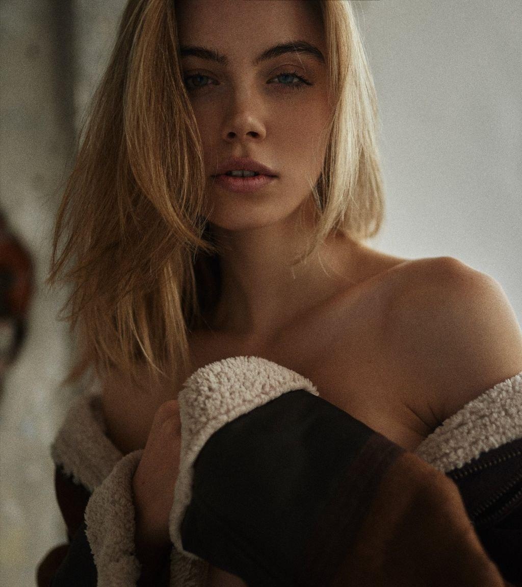 Надюха привлекальеная девушка из Пугачев цена от 10000 руб