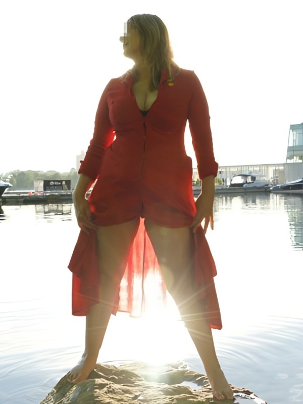 Летиция привлекательная девушка из Пугачев цена от 1500 руб