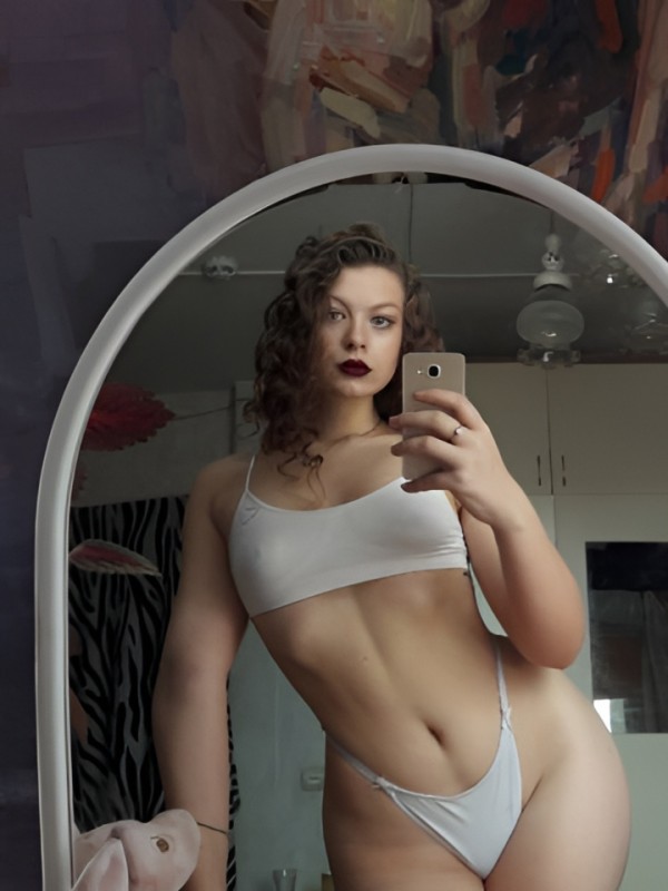 Снежана привлекательная девушка из Пугачев цена от 1500 руб