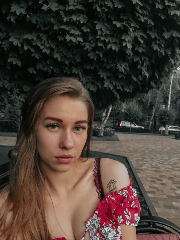 Алиса привлекательная девушка из Пугачев цена от 3000 руб