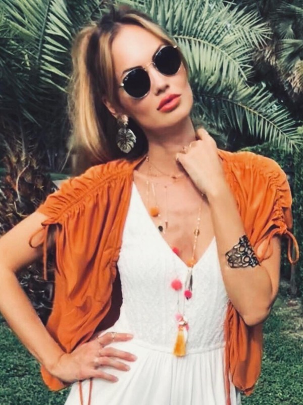 Ольга привлекательная девушка из Пугачев цена от 3000 руб